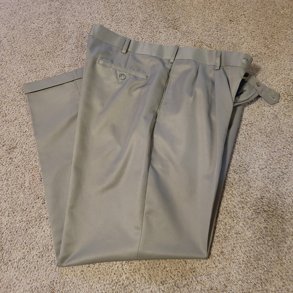 Croft & Barrow Men's 38x30 Pleated Slacks Pants - Picture 2 of 7